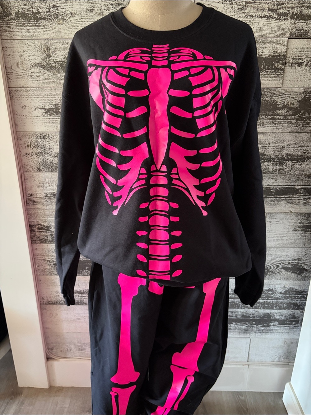 NWOT Gildan Black sweatshirt and sweat pants with Hot Pink Skeleton Print